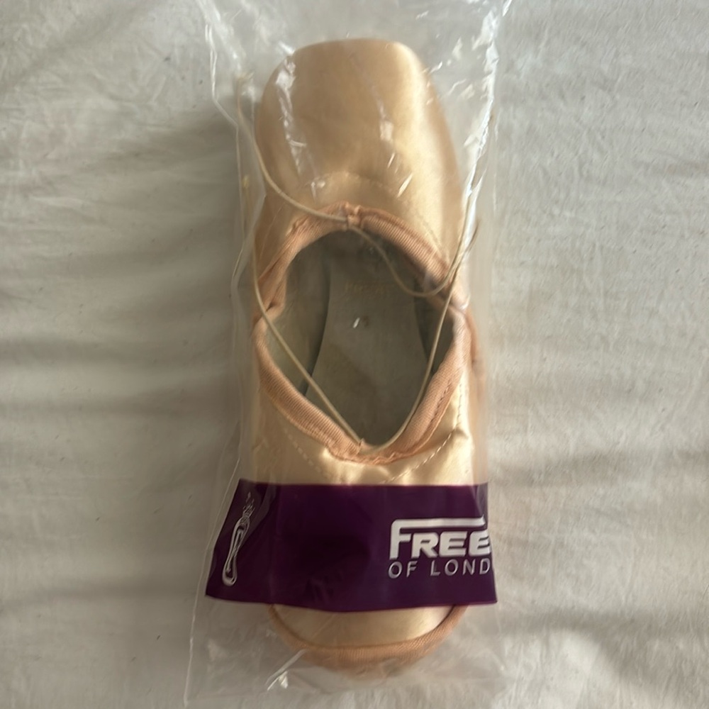 Freed of London pointe shoes, size 6 XXX heel pin
